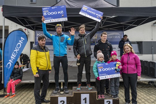 Chladné počasí běžce neodradilo. Krajský půlmaraton vyhrál stejně jako loni Tomáš Eisner