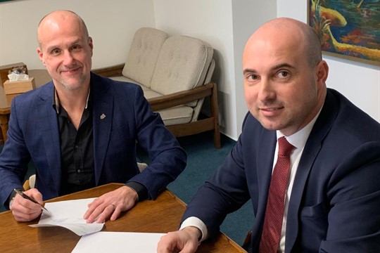 Město uzavřelo smlouvu s hokejovou akademií. Podpora mladých talentů má smysl, říká náměstek Zarzycký