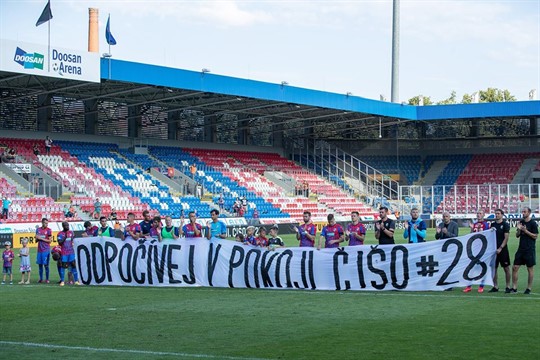 Viktoriáni: Nepopsatelné pocity. Guľa chválil hráče, jak těžkou situaci zvládli