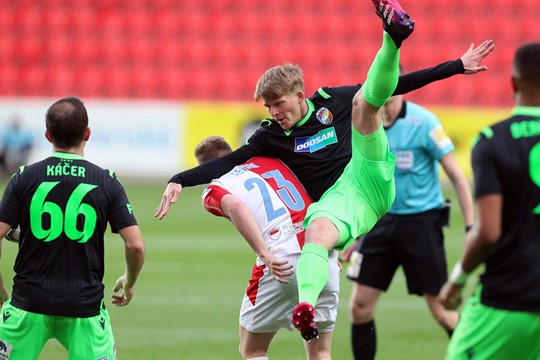 Debakl, Plzeň na Slavii zcela propadla