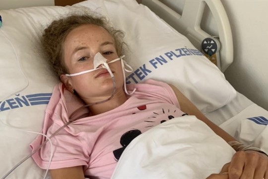 Chtěla se stát zdravotní sestřičkou. Teď vážně nemocné Julii pomůže jen nákladná operace!