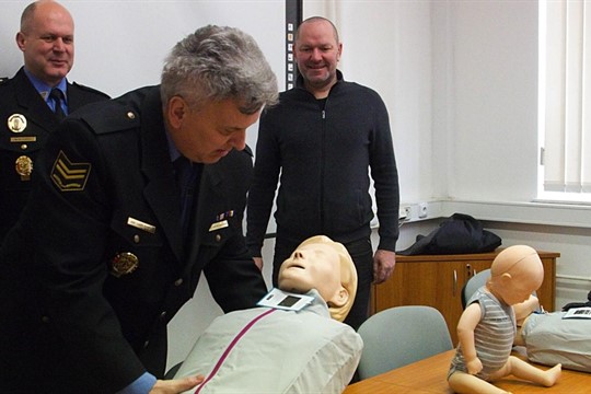 Při záchraně života mají strážníkům pomoci nové cvičné figuríny