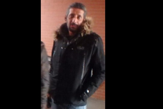 V souvislosti s mrtvolou v řece bez genitálií a hlavy pátrají policisté po muži na fotce!