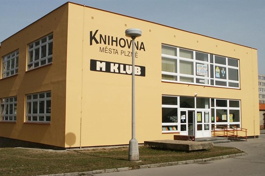 Skvrňanský M-klub zve v březnu na autorské čtení, koncert mezi knihami i film