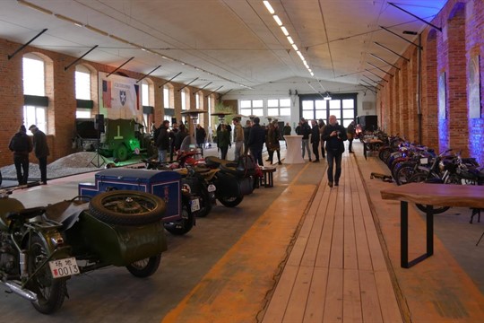 V bývalé trolejbusové hale vzniká muzeum historických motocyklů, automobilů a pop-artu