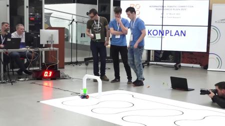 VIDEO: Plzeňští středoškoláci ovládli mezinárodní soutěž robotických vozítek