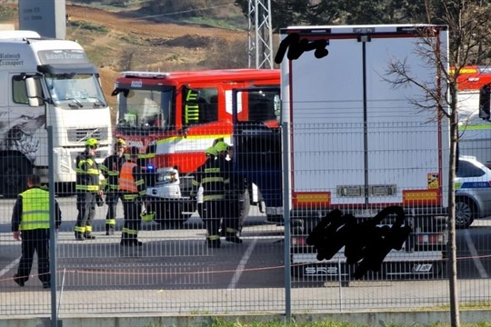 V kamionu na parkovišti v Dobřanech byl nalezen mrtvý muž!