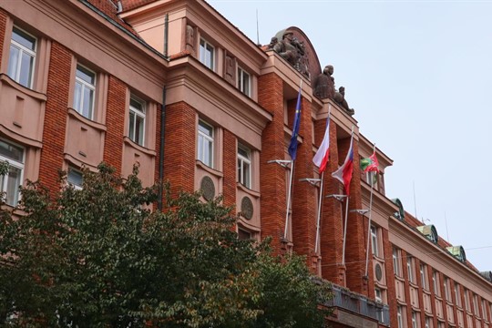 Kraj jedná o společné budově IZS na letišti Líně, kde zvažuje VW gigafactory