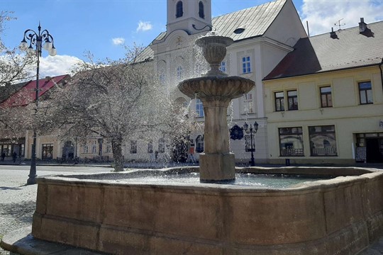 Kašny a fontány v Rokycanech už znovu chrlí vodu