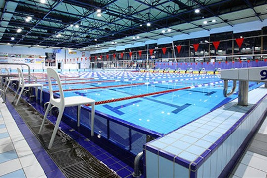 Poplach v bazénu na Slovanech. Kvůli požáru se muselo 110 lidí evakuovat!