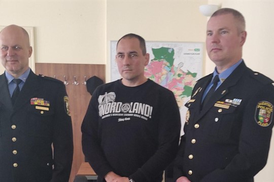 Taxikář Luboš pomohl policistce při zásahu proti agresivnímu muži, kdy její kolega upadl po napadení do bezvědomí