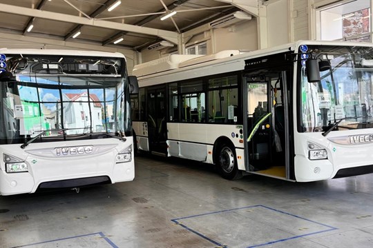 Obyvatelé Chebu se mohou těšit na nové moderní autobusy