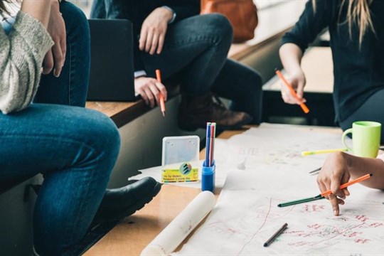 Stát jedná s obcemi u možné giagafactory o kapacitě škol, studie doporučuje jejich rozšíření