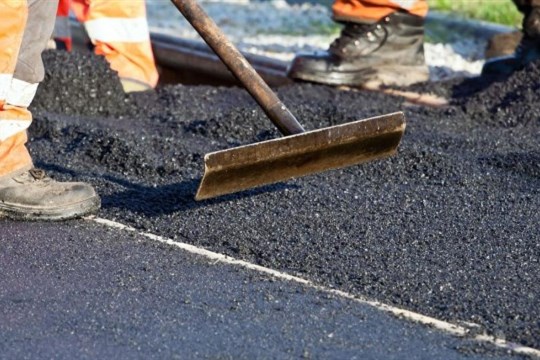 Kocourov obsadily těžké stroje, na silnici I/22 čeká na řidiče omezení