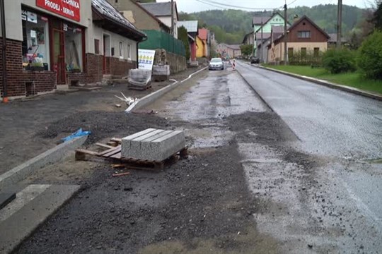 V Desné pokračuje oprava hlavního tahu