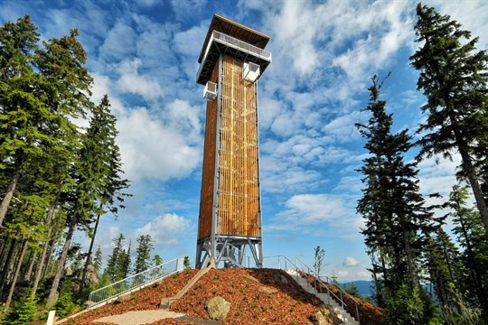 Lanovka na vrchol šumavského Špičáku bude jezdit každý den. Otvírají se turistické trasy na ledovcová jezera
