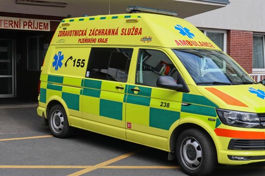 Při nehodě u Domažlic se zranilo pět lidí, z toho čtyři děti