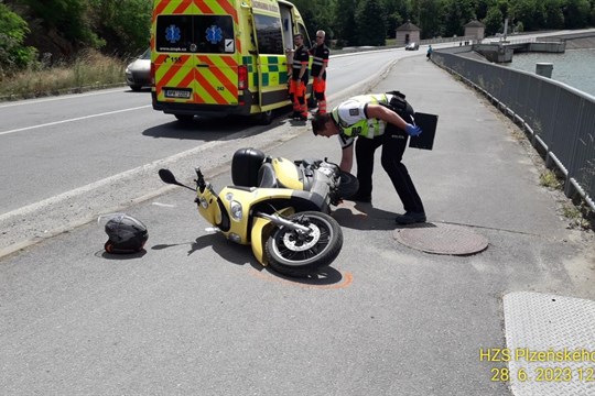Dopoledne plné nehod, záchranáři ošetřovali tři motorkáře