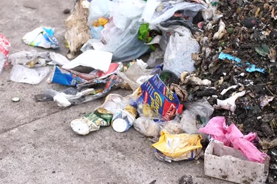 Sídliště v Jablonci bojují s nevytříděným odpadem