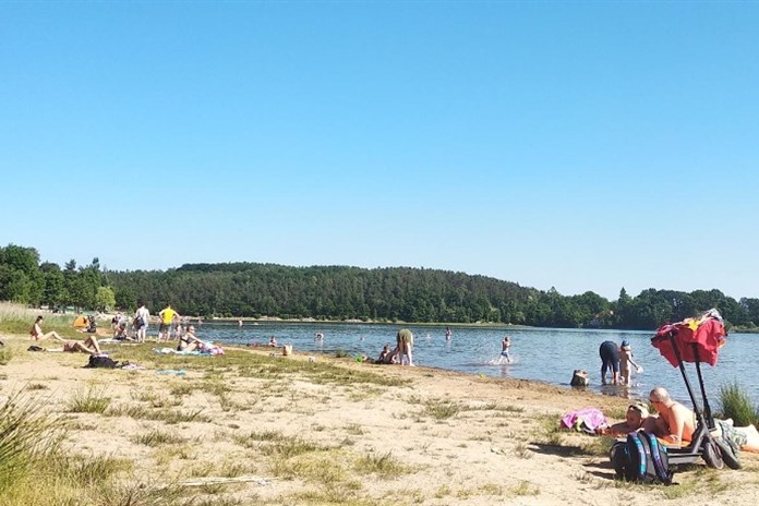 Tropy budou pokračovat, meteorologové vyhlásili výstrahu i na pondělí