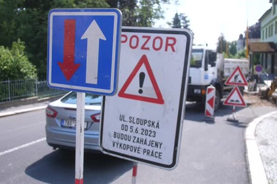 Sloupská ulice v Novém Boru je neprůjezdná