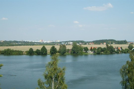 Drama na Borské přehradě. S rybáři se převrátila loďka