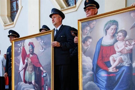 Domažličtí hasiči se postarali o návrat dvou ukradených obrazů na Vavřineček