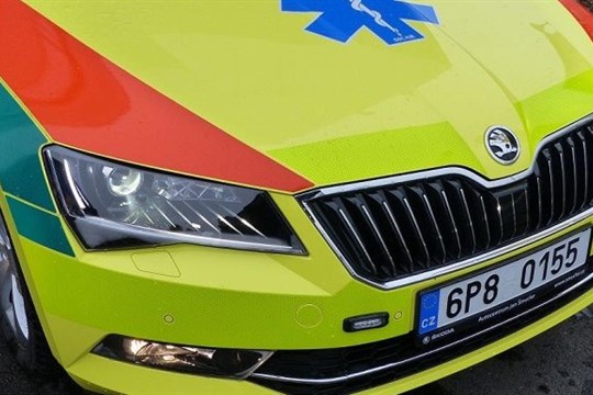 Série vážných nehod pokračuje. Při čelním střetu dvou aut u Losiné se těžce zranili čtyři lidé