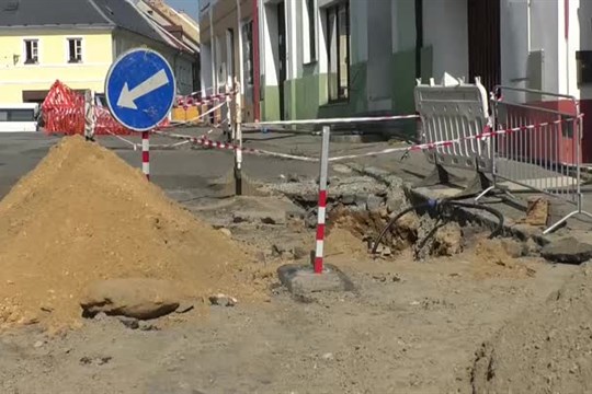 Dopravu v centru Dubé komplikuje uzavírka