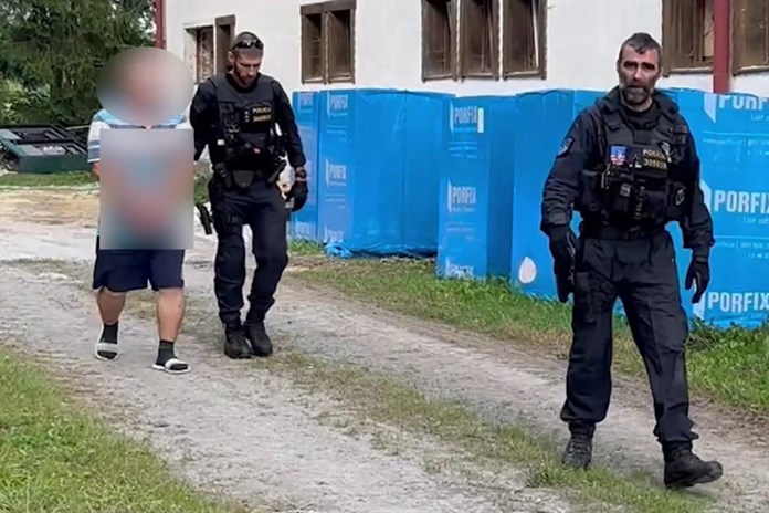 Pokus o vraždu manželky na Chebsku! Muži hrozí až osmnáctileté vězení