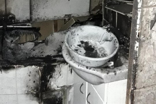 Byt na Doubravce zachvátil požár, hasiči museli evakuovat obyvatele!