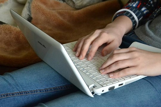 Policisté evidují další podvody v online prostředí. Žena poslala námořnímu důstojníkovi více než sedm milionů!