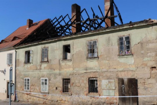 Policisté dopadli žháře, který zapálil dům na Roudné