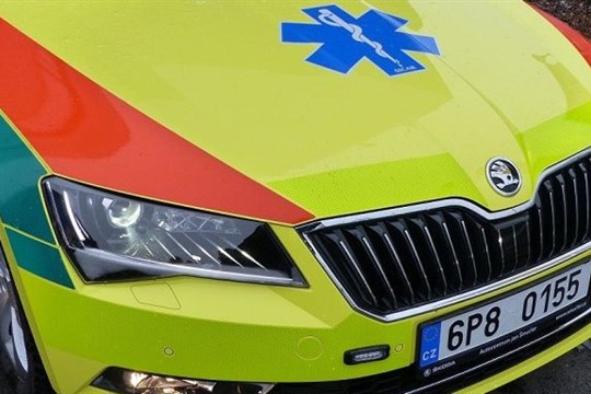 Neznámý řidič srazil cyklistku. Žena skončila v nemocnici, šofér ujel!