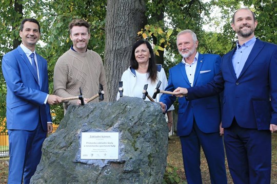 Starý Plzenec staví za 200 milionů korun přístavbu školy a sportovní halu