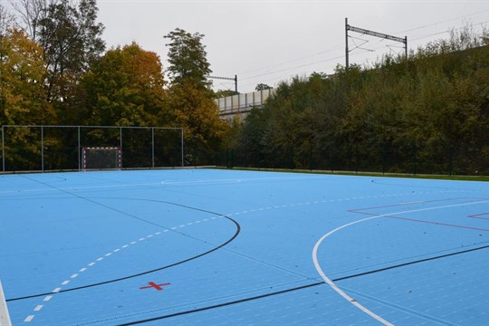 Rokycany vybudovaly nové multifunkční hřiště u zimního stadionu