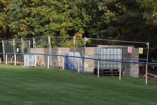Brniště staví novou tribunu u fotbalového hřiště