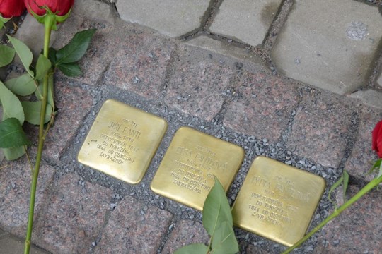 Rokycany mají první tři kameny zmizelých