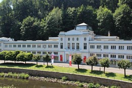 Galerie umění Karlovy Vary otevřela novou expozici! Výstavní projekt oslavuje sedm dekád