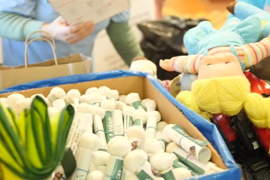 Děti z libereckých škol darovaly hračky potřebným