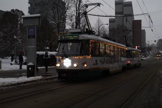 Libercem projížděla tradiční adventní tramvaj