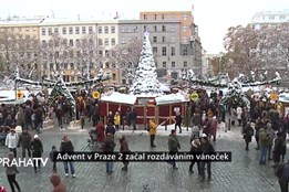 Advent v Praze 2 začal rozdáváním vánoček