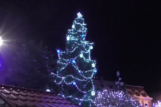 Vánoční strom rozsvítil v Chrastavě Mikuláš
