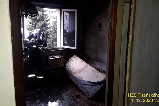 Poklidnou dobu oběda narušil obyvatelům jednoho z domů v Rokycanech požár!
