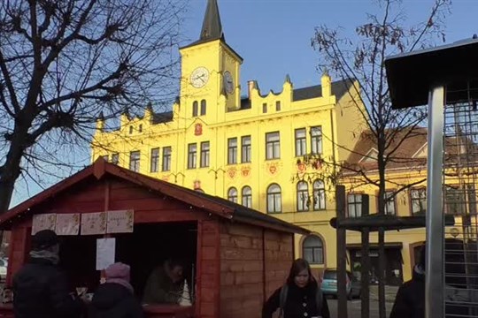 Adventní městečko v Lomnici si lidé oblíbili