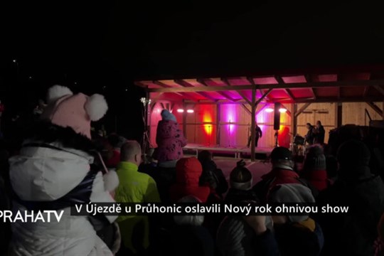 V Újezdě u Průhonic oslavili Nový rok ohnivou show