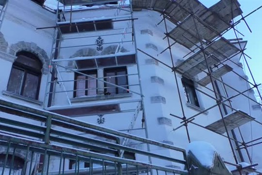 Oprava střechy Riedelovy vily doprovází komplikace