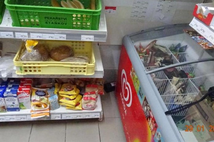 Obchod na jižním Plzeňsku uzavřeli inspektoři. Mezi potravinami byl myší trus!