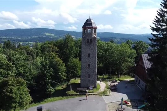 Majáky Jablonecka mají vylákat děti ven