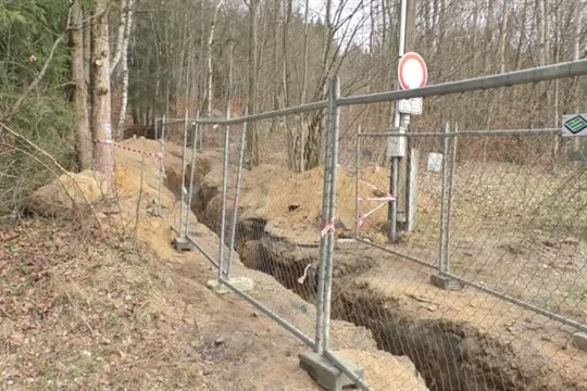 V Desné pokračuje stavba kanalizace a vodovodu